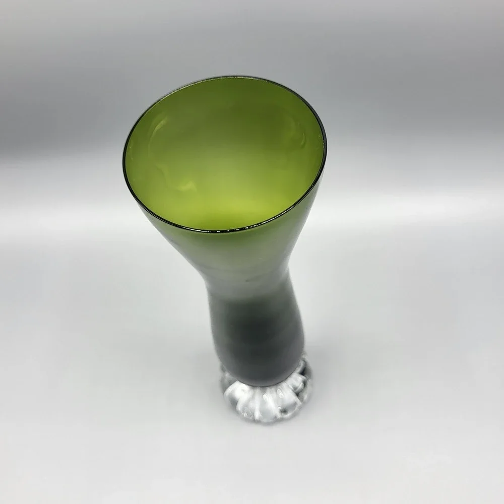 Vintage MCM Mid Century Modern Bud Vase Art Glass Scalloped Base Green 9